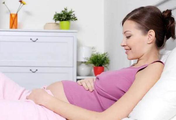 月经推迟25天才测出怀孕正常吗